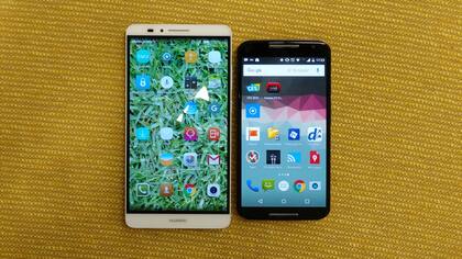 El Huawei Mate 7 junto a un Motorola Moto X (2014) con pantalla de 5,2 pulgadas