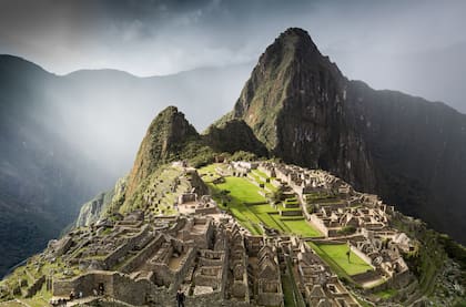 El Huayna Picchu custodia la ciudadela de Machu Picchu.