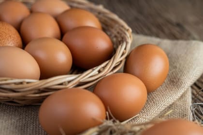 El huevo es uno de los primeros alimentos que se vienen a la mente cuando uno piensa en proteínas