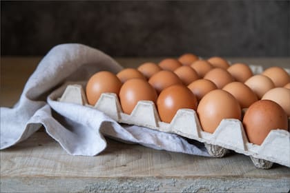 El huevo fue uno de los alimentos que experimentó el mayor aumento de precios en 2025; en marzo llegó a un máximo de US$6,23 por docena