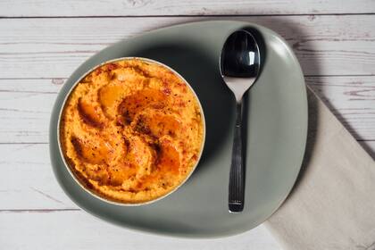 El hummus de calabaza puede servir como dip en la mesa navideña