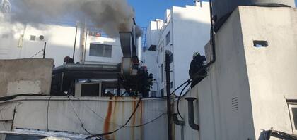 El humo del incendio salió por los ductos de ventilación