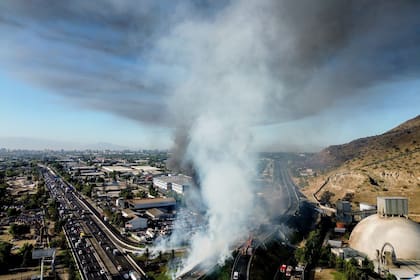El humo perduró por varias horas luego de la explosión