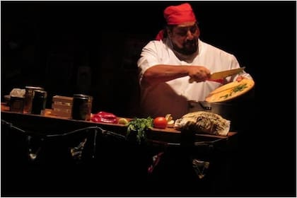 El humorista puso un emprendimiento de guisos en el 2020 y al otro año trabajó en una obra de teatro