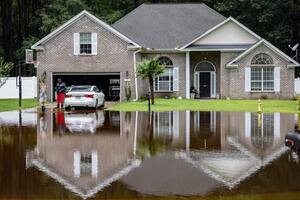 El huracán Debby provocó severos destrozos en Florida (AP Foto/Stephen B. Morton)