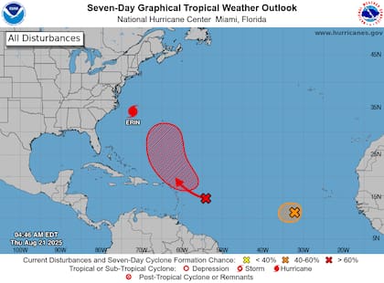 El huracán Erin se desplaza hacia el noreste a 17 mph (28 km/h), ubicándose en las coordenadas 34°N y 72°O, con ráfagas que podrían superar las 127 mph (204 km/h)