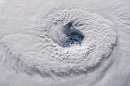 Una cámara de alta definición de la NASA, fuera de la Estación Espacial Internacional, captó una vista del ojo del huracán 