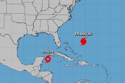 El huracán Franklin y la tormenta Idalia permanecen en ruta a la península de Florida y podrían generar complicaciones durante esta semana