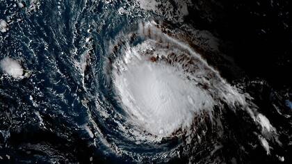 El huracán Irma alcanza su máxima potencia y amenaza al sur de Estados Unidos