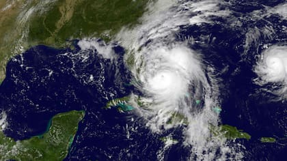 El huracán Matthew de grado 4 se acerca a Florida