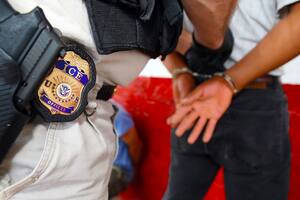 El ICE detuvo a un migrante latino en Los Ángeles por interferir en una redada