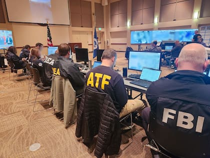 El ICE exige pasaporte vigente, certificado de nacimiento o prueba de trámite de documentos de viaje, además de evidencia adicional según el motivo de la solicitud