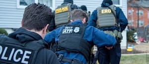 El ICE autoriza a sus agentes a entrar sin permiso a las casas de inmigrantes
