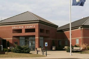 El DHS busca comprar edificios industriales en ocho estados y preocupa a los migrantes en EE.UU.