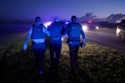 El ICE realiza capturas en espacios públicos y tiene la ayuda de agencias estatales en varios condados (Archivo)