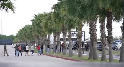 El ICE realizó un mega operativo en al menos seis tiendas de ropa usada al sur de la ciudad de McAllen