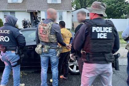 El ICE se encarga de expulsar de Estados Unidos a los no ciudadanos sujetos a una orden final de deportación