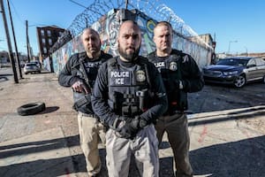 El ICE trabaja en estrecha colaboración con las agencias policiales locales, estatales y federales para detener a los inmigrantes ilegales o que hayan incumplido con las leyes migratorias