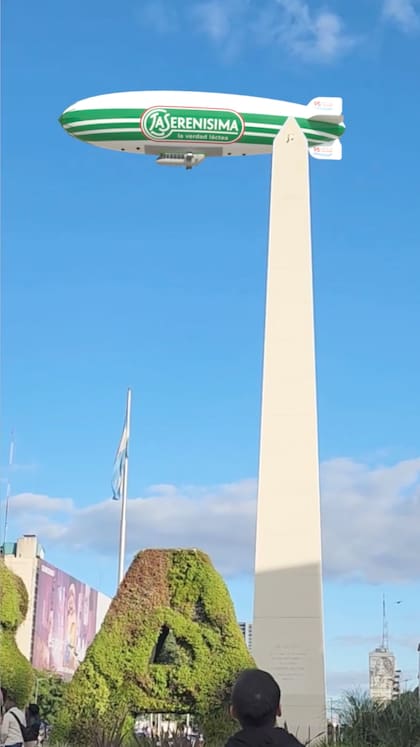 El icónico zepelín en Buenos Aires.