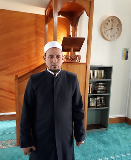 El imán Gamal Fauda, en la nave de la mezquita