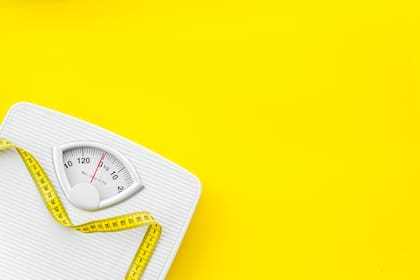 El IMC solo indica la relación que hay entre el peso con la estatura, pero no tiene en cuenta la proporción de grasa ni del músculo