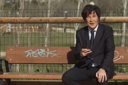 El imitador del líder de La Libertad Avanza charla con otros mandatarios desde una plaza de la Argentina