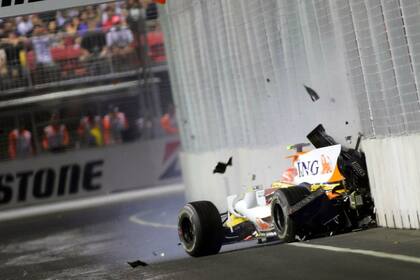 El choque ex profeso al que se prestó Nelsinho Piquet en Singapur 2008 para beneficiar a su compañero en Renault, Fernando Alonso.