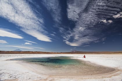 El impactante paisaje de Ojos de Mar, salinas de origen volcánico