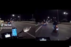 Conducía su moto por la autopista de noche y lo que ocurrió lo sorprendió: “Quedé paralizado”