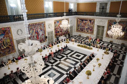 El impactante salón del castillo de Christiansborg durante la cena de gala a la que también asistieron representantes de empresas danesas y españolas y figuras de la cultura y el deporte como Michael Laudrup, ex jugador del Real Madrid y del Barça, y el ciclista Jonas Vingegaard, ganador del Tour de Francia en 2022 y 2023.