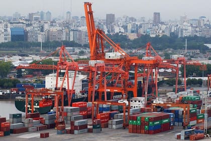 El impacto de la apertura de importaciones afectaría la producción local y a las empresas de capital nacional y el empleo