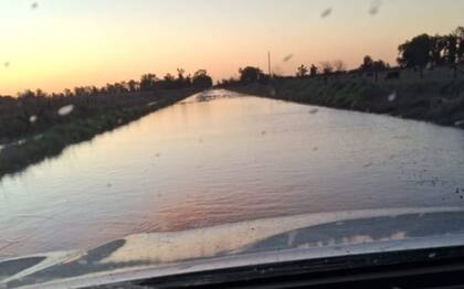 El impacto económico es inevitable, además, por la falta de infraestructura. “Volvemos al tema de siempre, que son los caminos rurales; adentro del campo el productor se la rebusca, pero si no puede llegar al campo es un desastre", dijo el ruralista de Carlos Casares