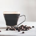 Sin azúcar, sin crema y sin leche: qué beneficios trae tomar el café solo