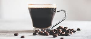 Sin azúcar, sin crema y sin leche: qué beneficios trae tomar el café solo