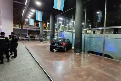 El implicado circuló en auto en el cruce de dos peatonales