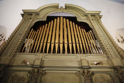 El imponente órgano de la parroquia, restaurado a principios del siglo pasado