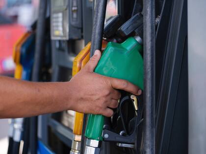 El impuesto a los combustibles está congelado hasta el 1° de febrero