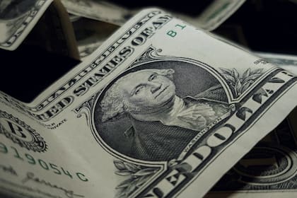 El impuesto PAIS fijó un recargo del 30% sobre la compra en moneda extranjera 