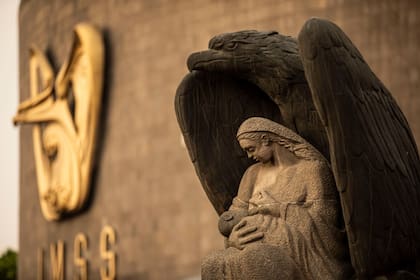 El IMSS proporciona servicios de salud, protección y seguridad económica a los trabajadores y sus familias