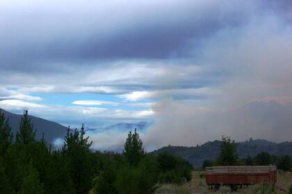 El incendio afecta al Parque Nacional Los Alerces