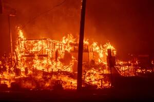 El incendio comenzó en la zona de Pacific Palisades, entre las montañas de Santa Mónica y el océano Pacífico
