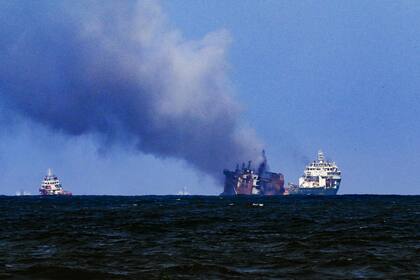 El incendio del "MV X-Press Pearl" frente a las costas de Sri Lanka