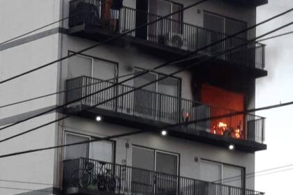 El incendio en el edificio donde murieron dos bomberos