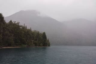 La nieve y la lluvia trajeron alivio al combate del fuego en Chubut