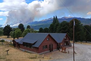 Sigue activo y no logran controlar el incendio forestal en el Parque Nacional Los Alerces