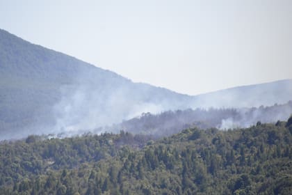 El incendio forestal en el Parque Nacional Los Alerces se mantiene activo desde hace diez días y ya consumió 3147 hectáreas de bosque nativo