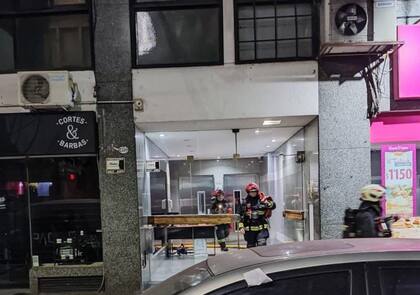 El incendio ocurrió en el departamento 22 F del edificio de Aguilar 2390, propiedad de Felipe Pettinato. Hubo un muerto y algunos heridos.