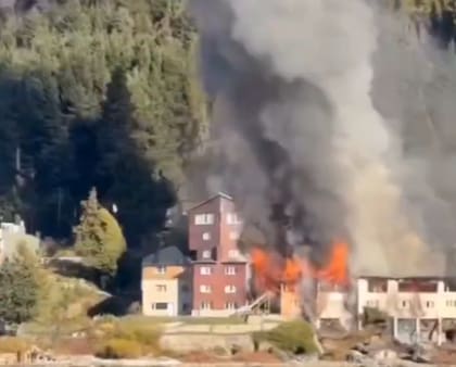 El incendio provocó graves daños al hotel