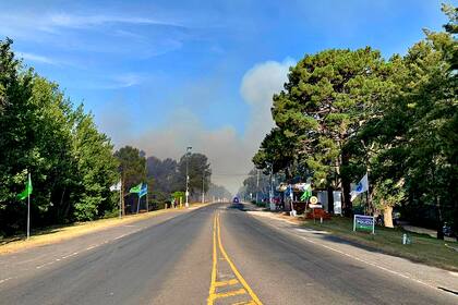 Por el avance del fuego, hubo que evacuar varias familias de sus viviendas