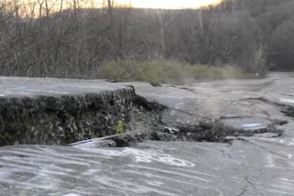 El incendio subterráneo levantó y resquebrajó las calles del pueblo de Centralia